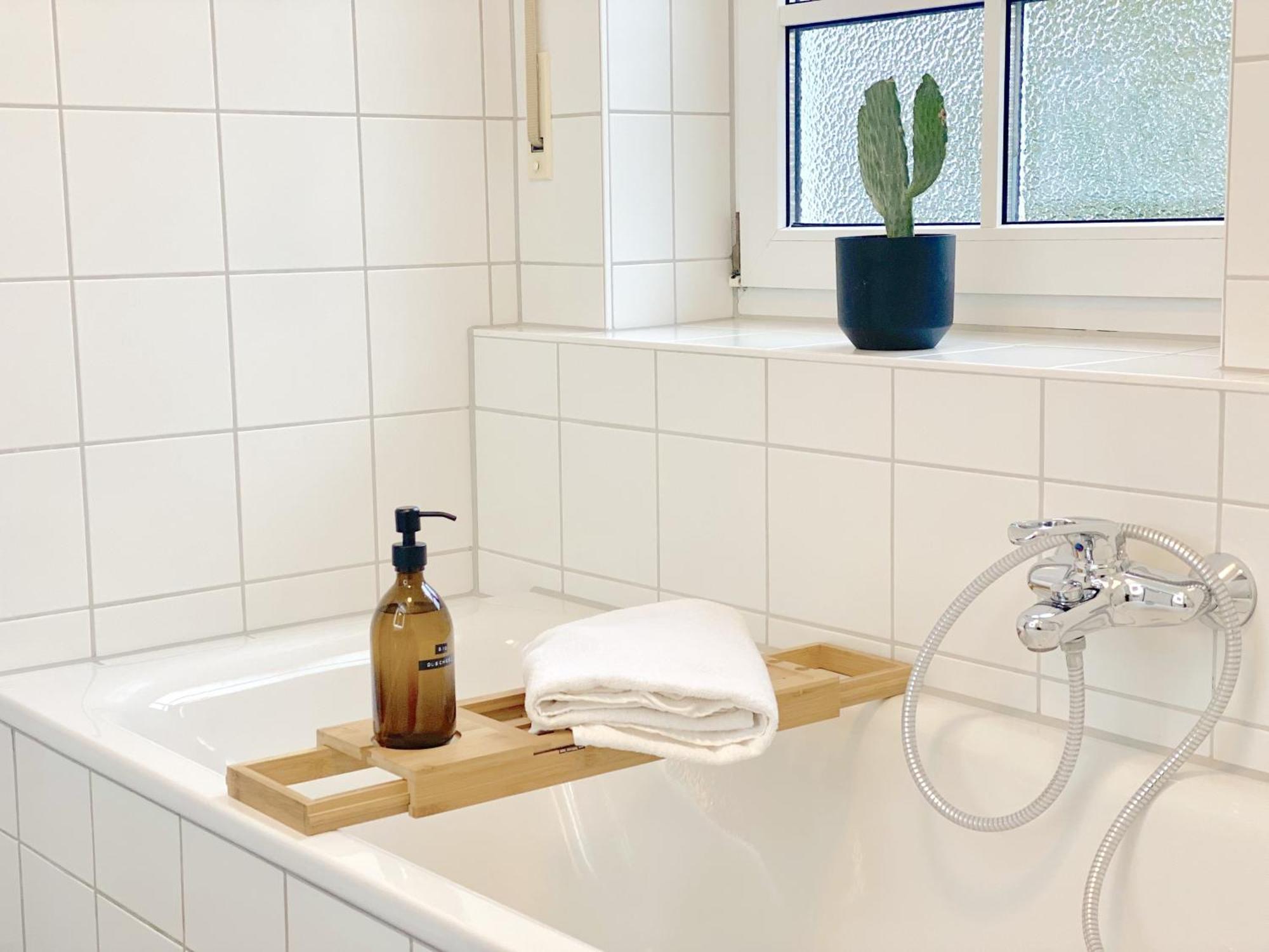 Snug Stays I 3 Zimmer Design Apartment Am See Mit Garten I Home Office I Highspeed Wifi Weßling Exterior foto